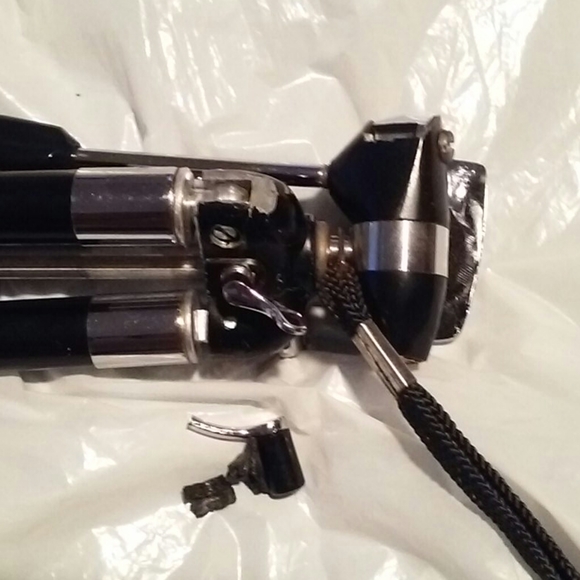 Vintage Swallow Camera Tripod - Picture 2 of 8